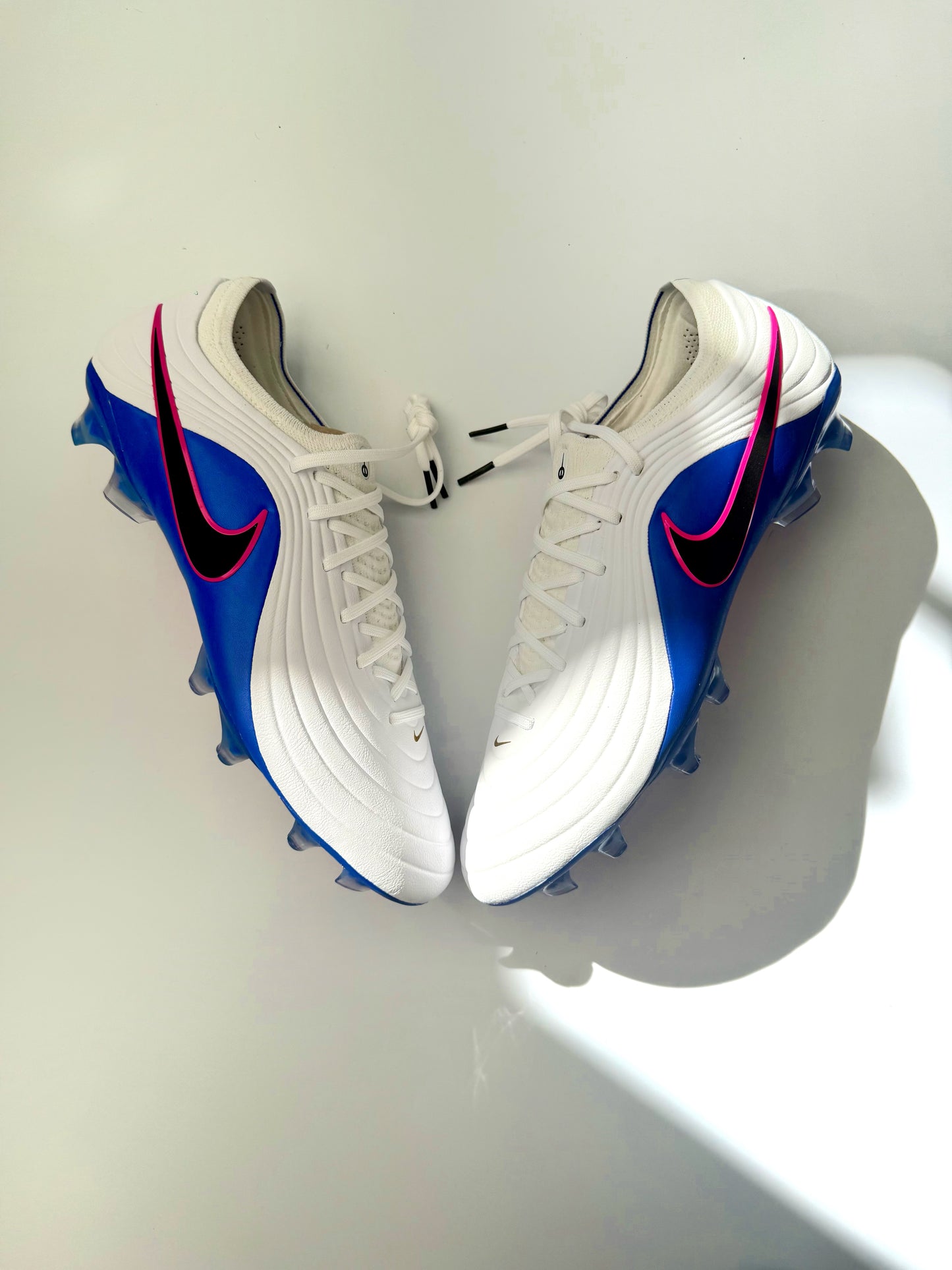 Nike Tiempo Maestro Elite FG White/Black/Racer Blue/Pink Blast 'Attack pack'