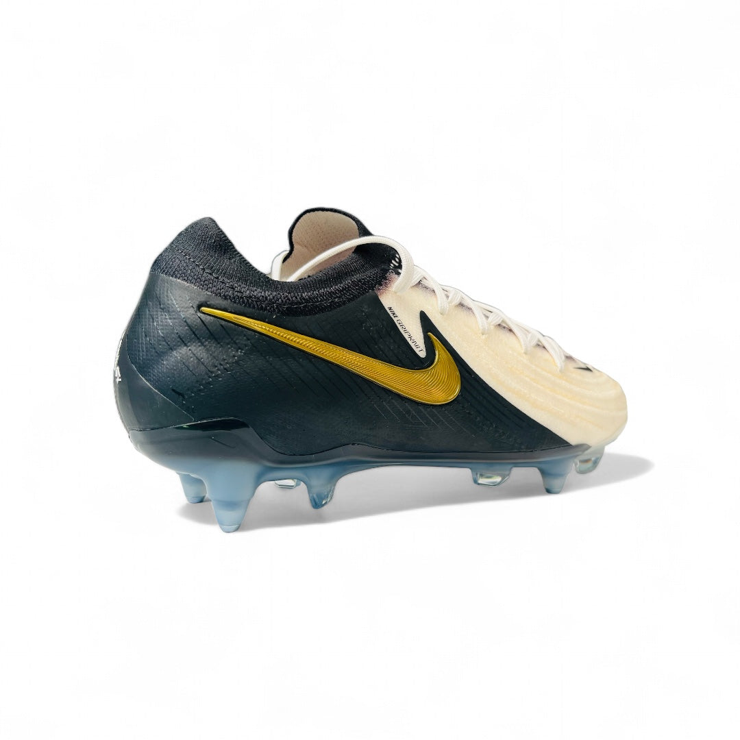 Nike Phantom GX 2 Elite SG Pro Anti Clog White Metallic Gold Coin Bl TopSpecBoots